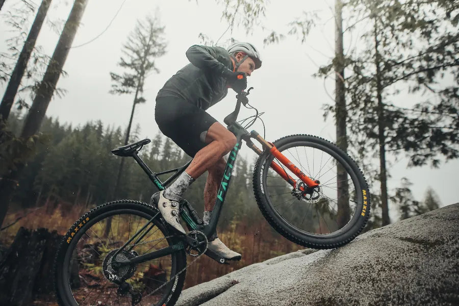 Black Inc 31.6x400mm MTB Carbon Seatpost