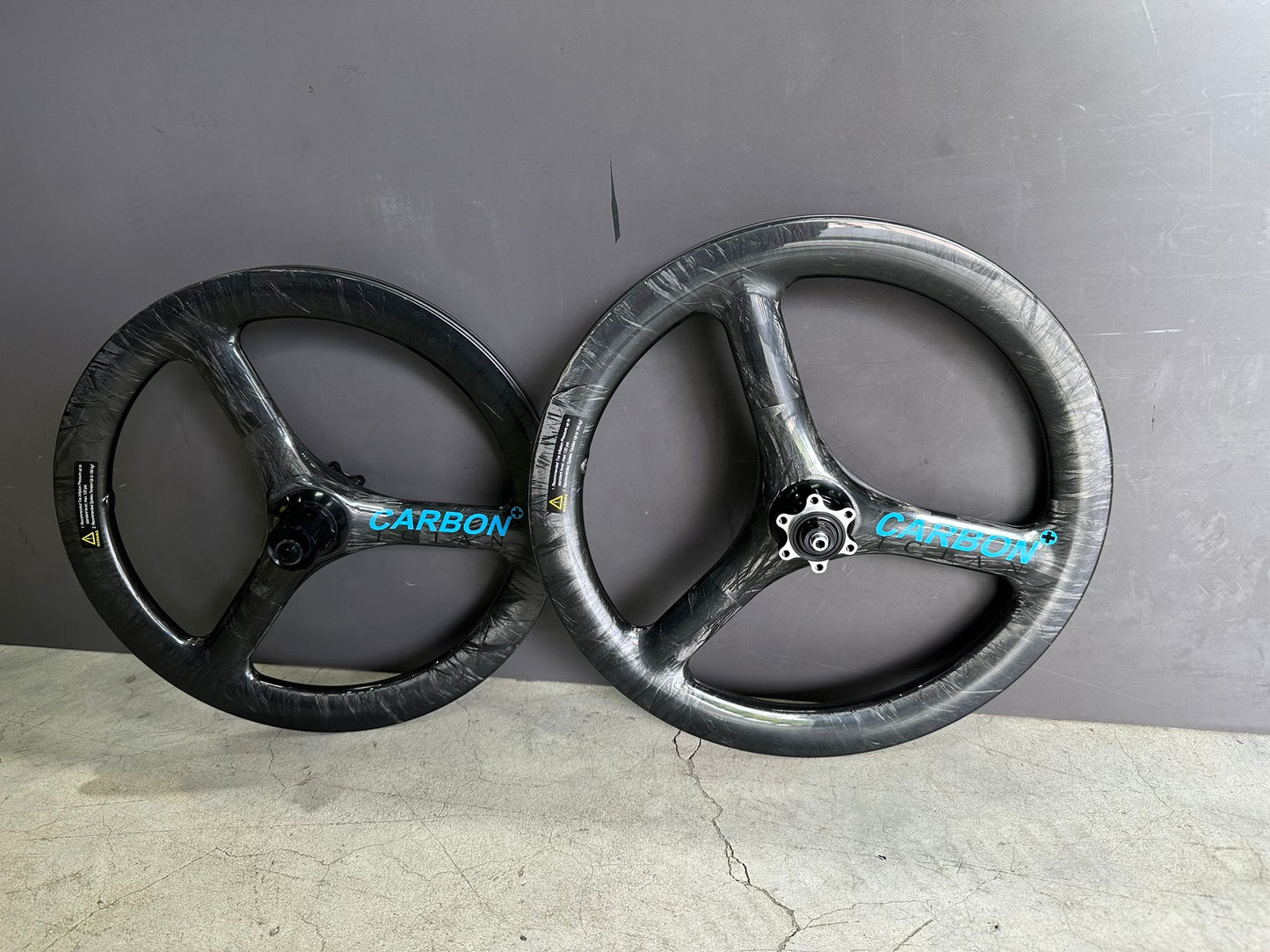 Carbonician 碳纖維三刀 305/349/355 小輪車輪組