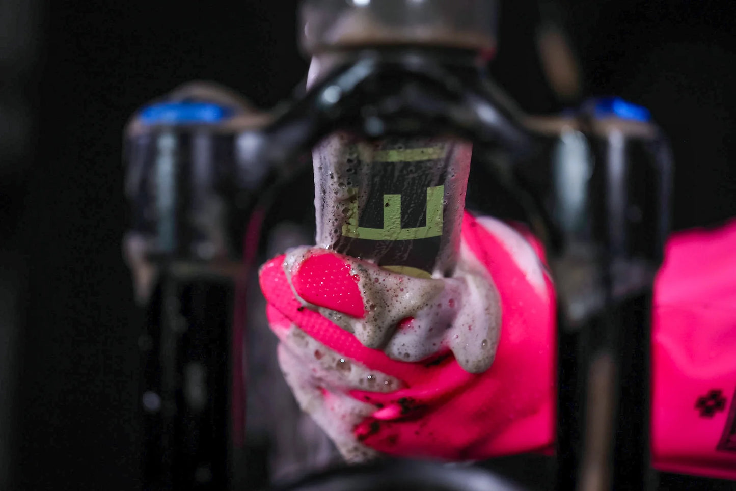 Muc-off-Deep Scrubber Gloves