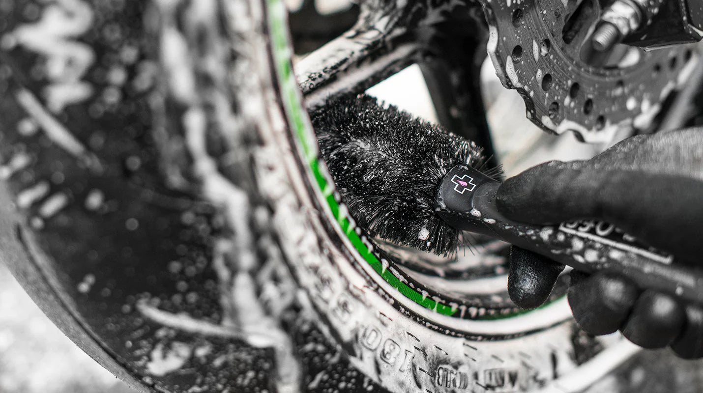 Muc-off-Brush