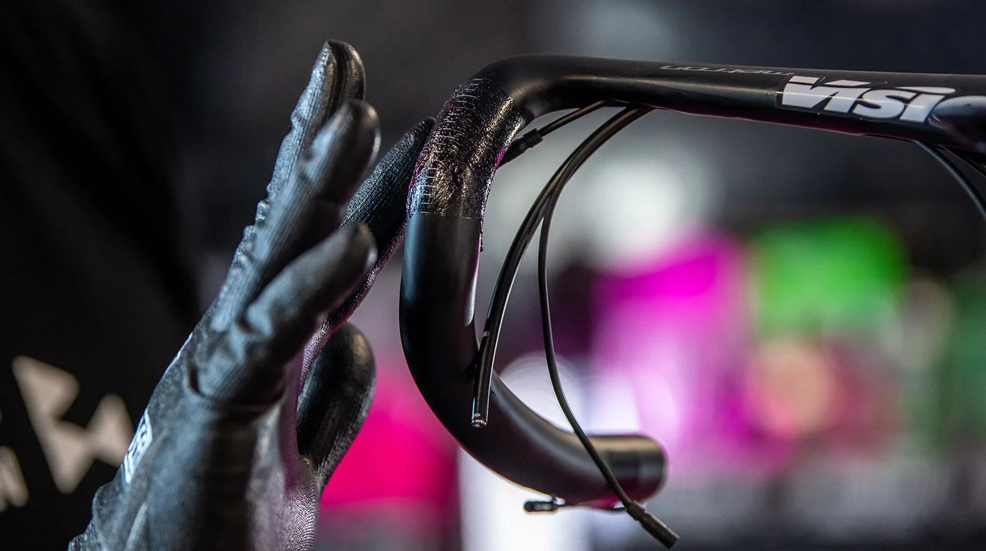 Muc-off-Carbon Gripper - 75g